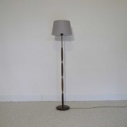 Lampadaire vintage en bois et laiton 