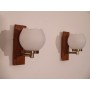 Paire d'appliques vintage teck et opaline