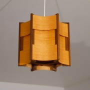 Petite suspension scandinave en bois 1960