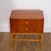 Meuble d'appoint vintage scandinave en teck 1960