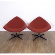 Paire de fauteuils design des années 1970